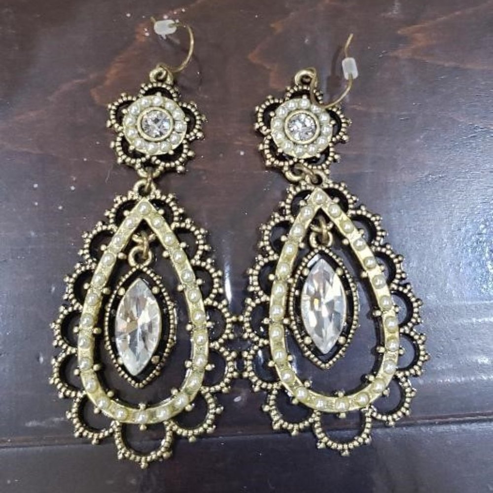 Chloe + Isabel Earrings